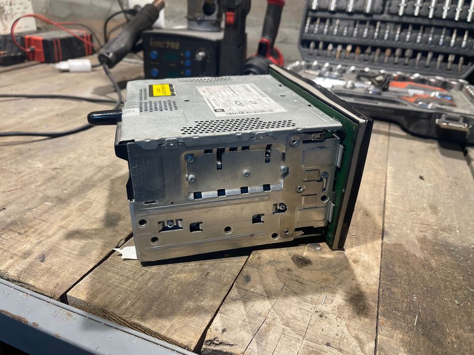 Продам штатну автомагнітолу