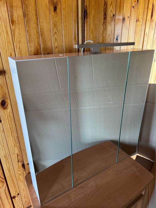 Дзеркальна шафа з LED підствіткою 70 см