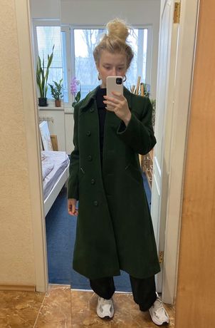 Зелёное шерстяное пальто