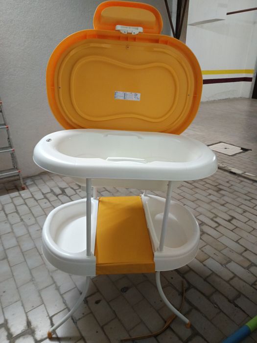 Muda fraldas com banheira Brevi