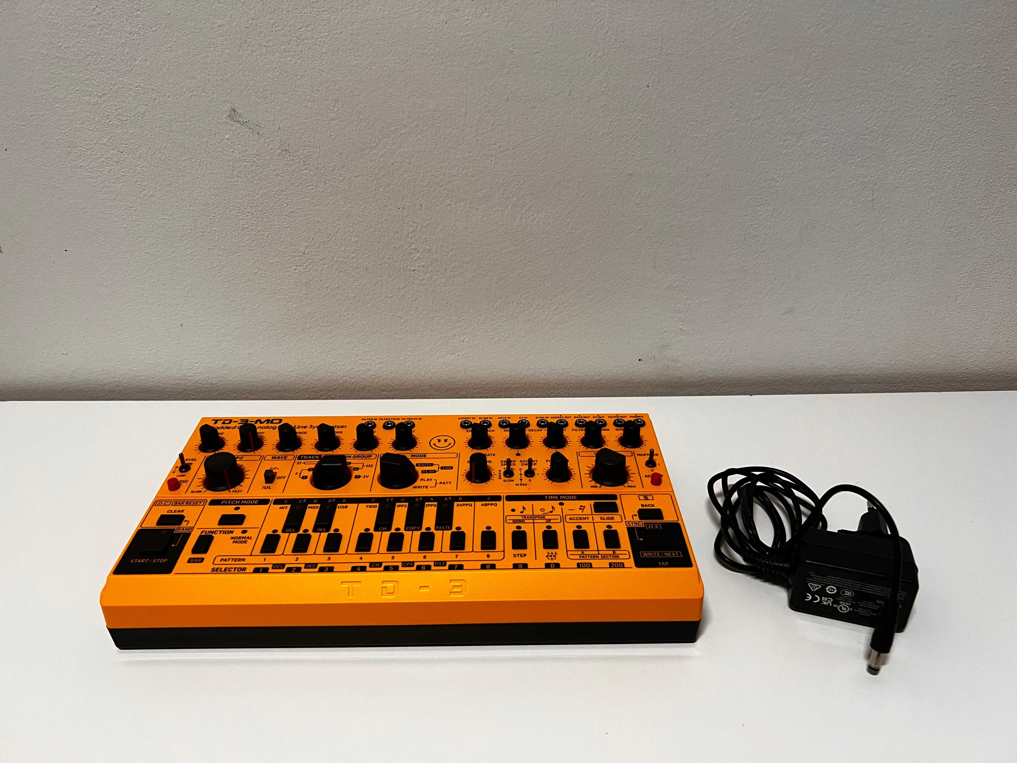 Syntezator Basowy Behringer TD-3-MO-AM