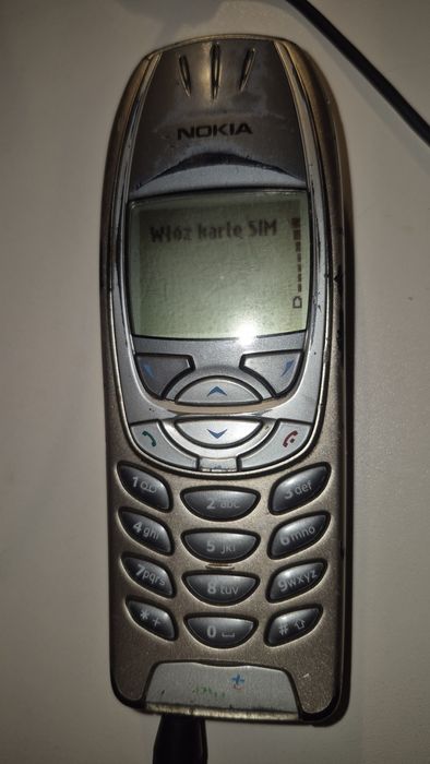Nokia 6310i wlacza sie z ladowarką