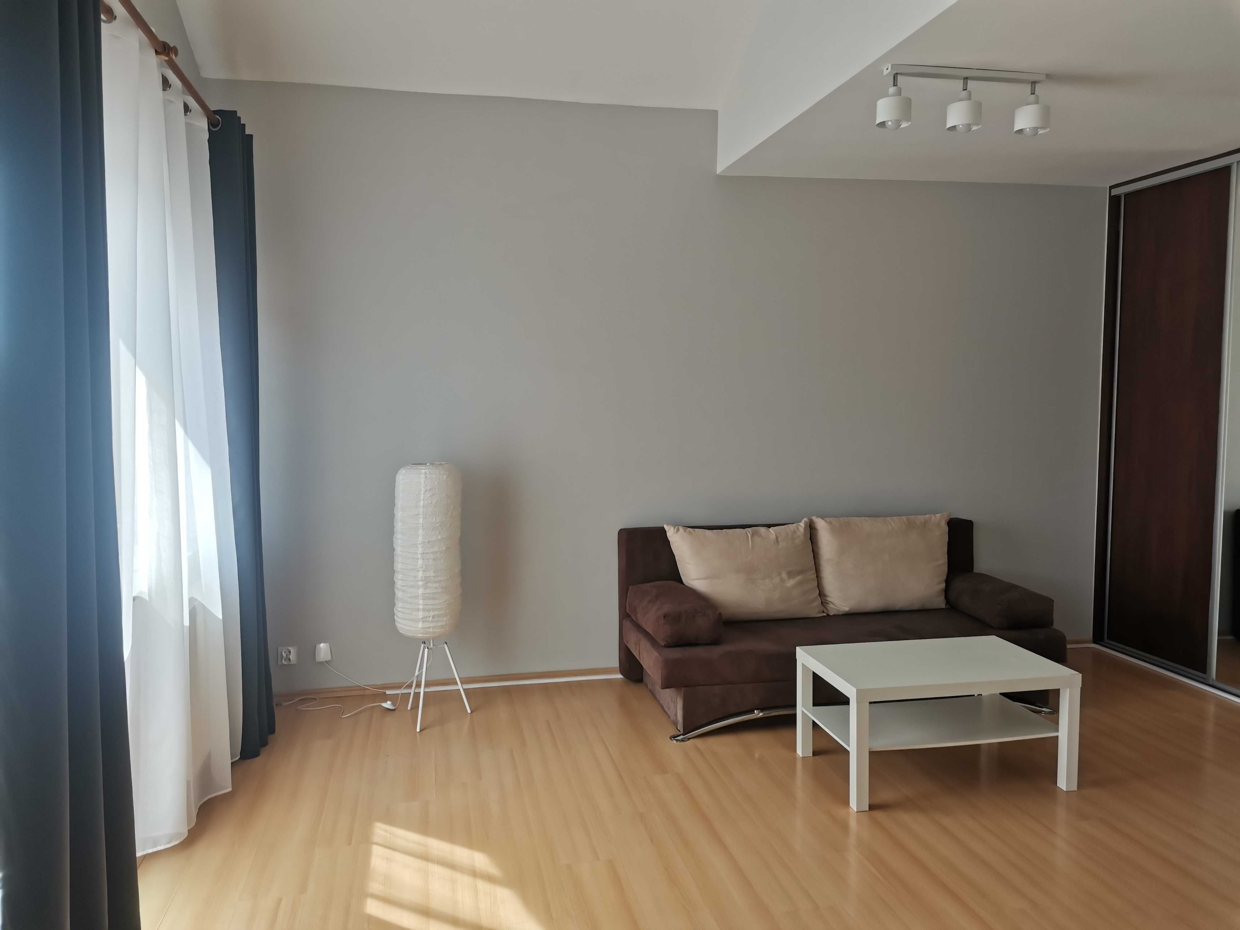 Przestronna, jasna i tania w utrzymaniu kawalerka do wynajęcia 36m2