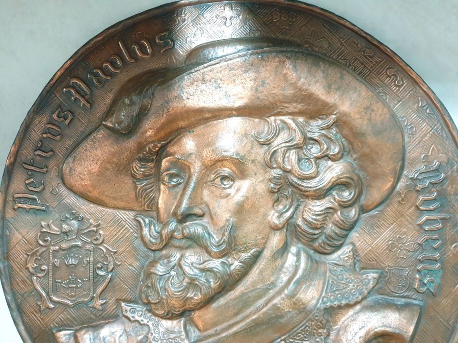 Grande antiga placa em relevo "Petrus Paulus Rubens" em cobre 48 cm