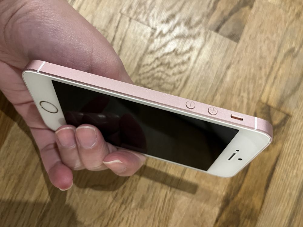 IPhone SE rose gold