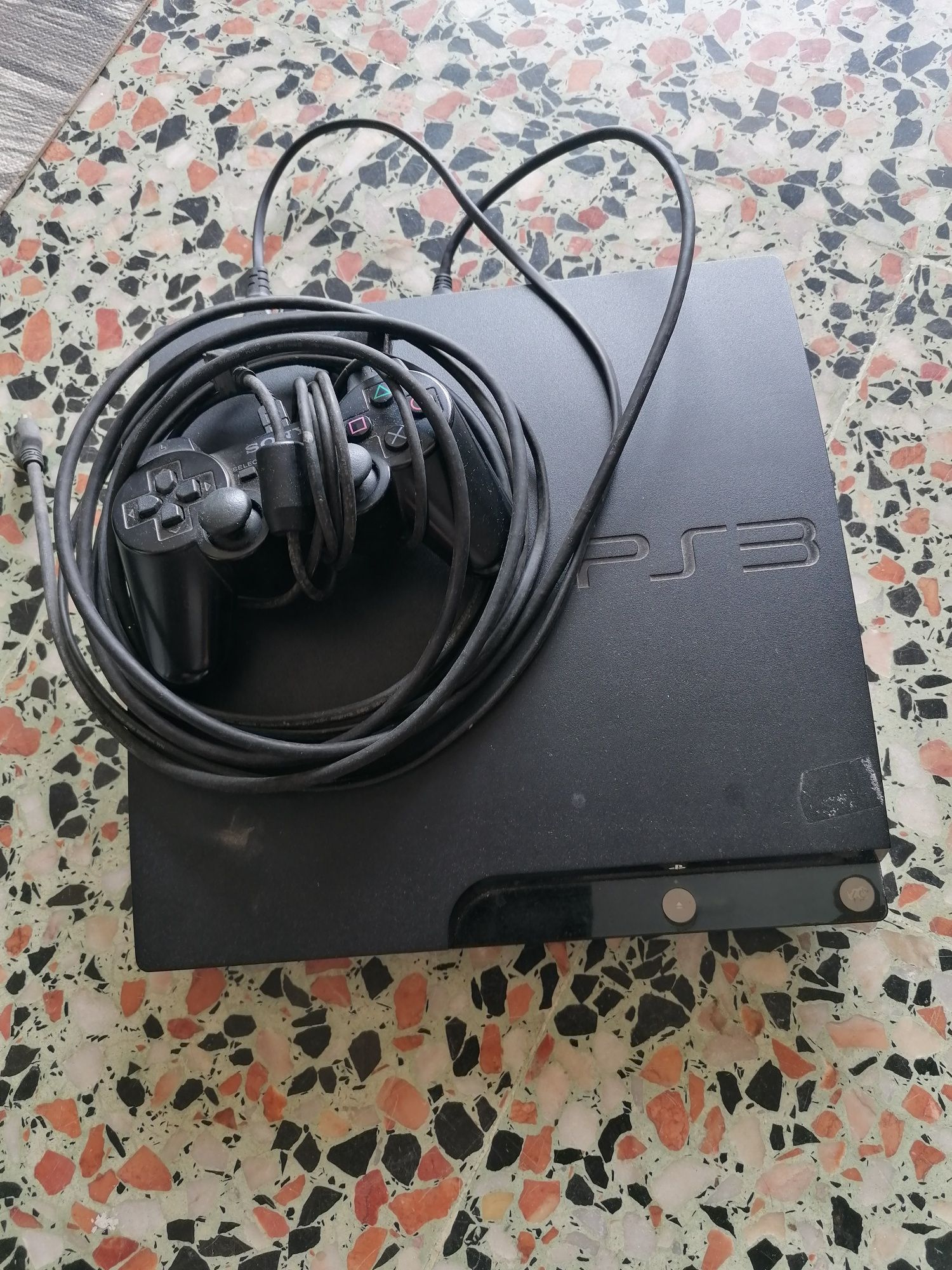 PS3 com comando em bom estado