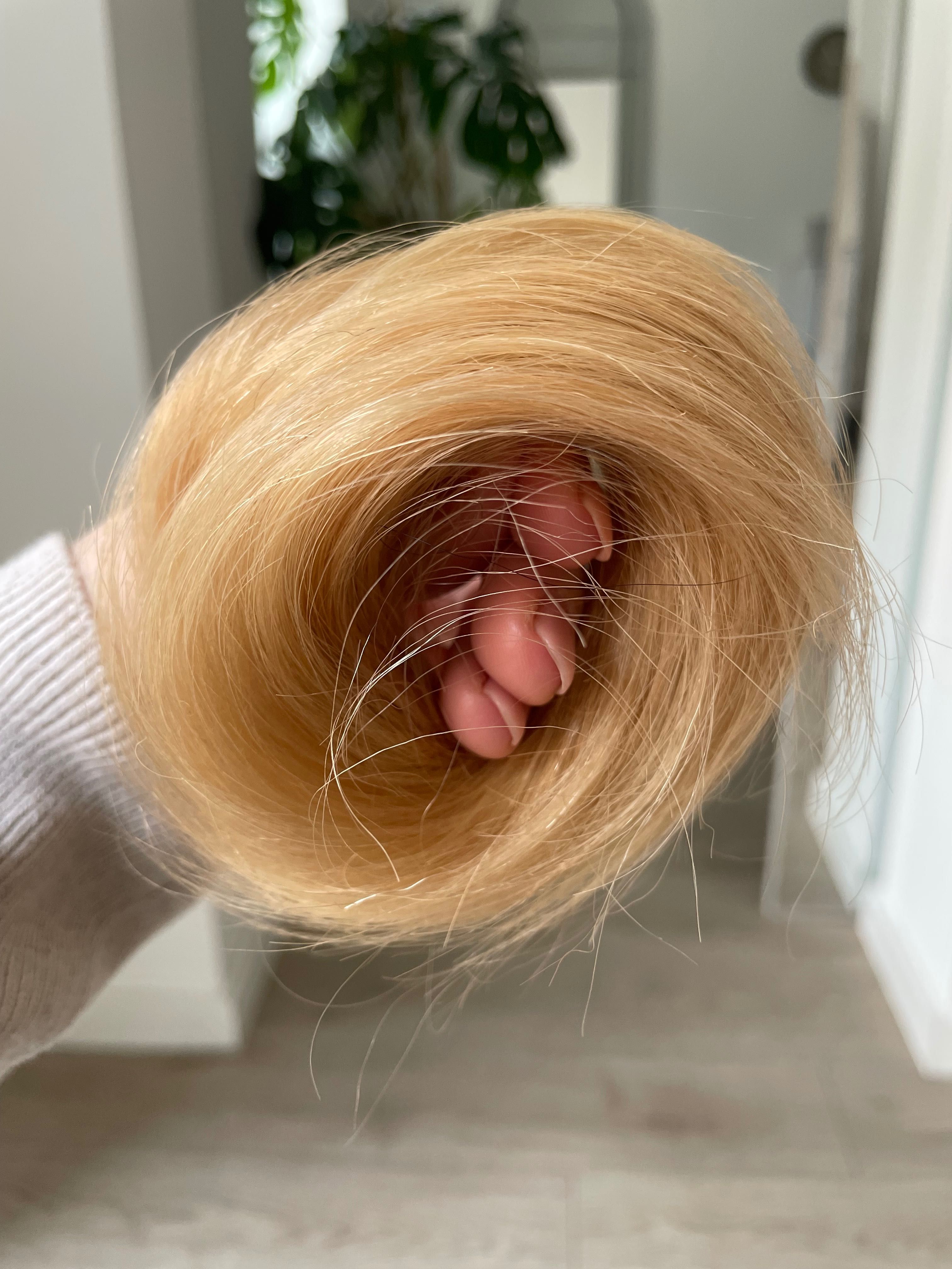 Doczepiany kok na gumce włosy 100% naturalne 25 miodowy blond