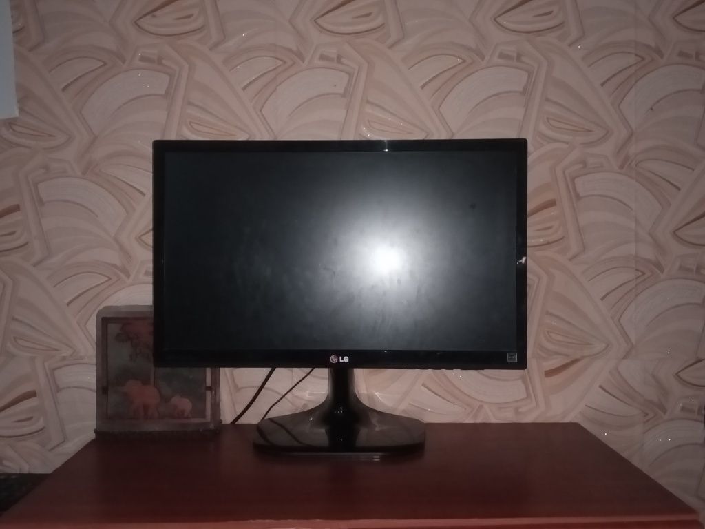 Продаю монитор LG