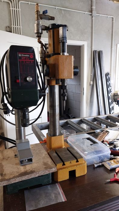 Prasa pneumatyczna  2t z młotem udarowym.