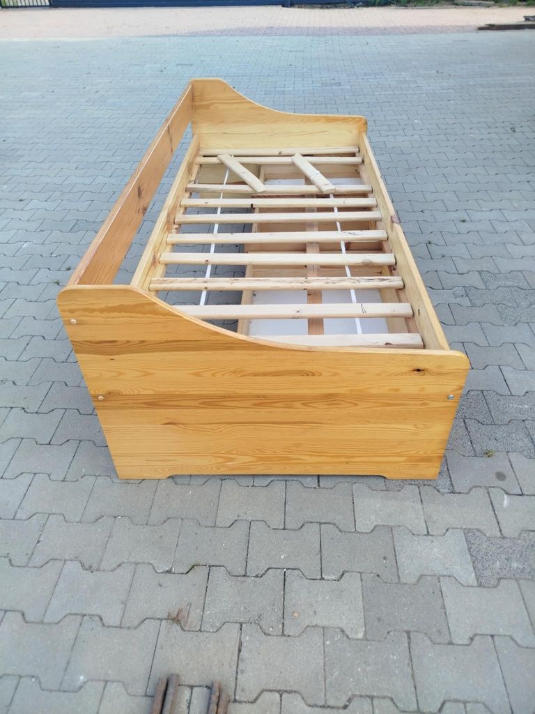 Sprzedam łóżko z szufladami 200x90