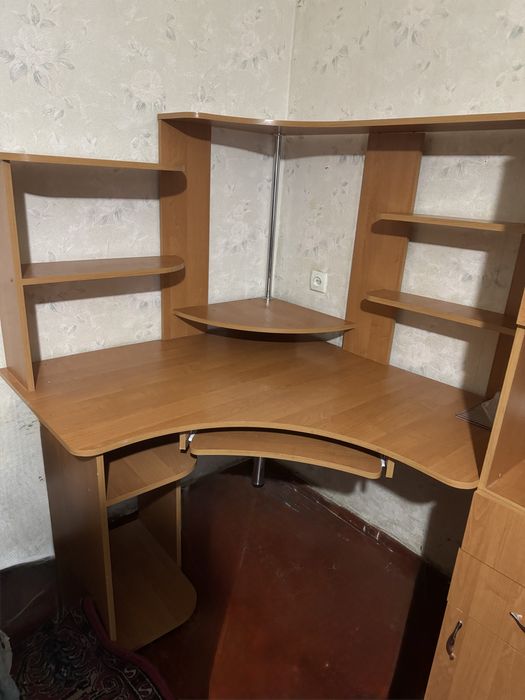 Продам компʼютерний стіл
