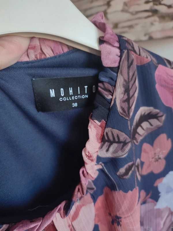 Śliczna kwiatowa i zwiewna sukienka Mohito, 38