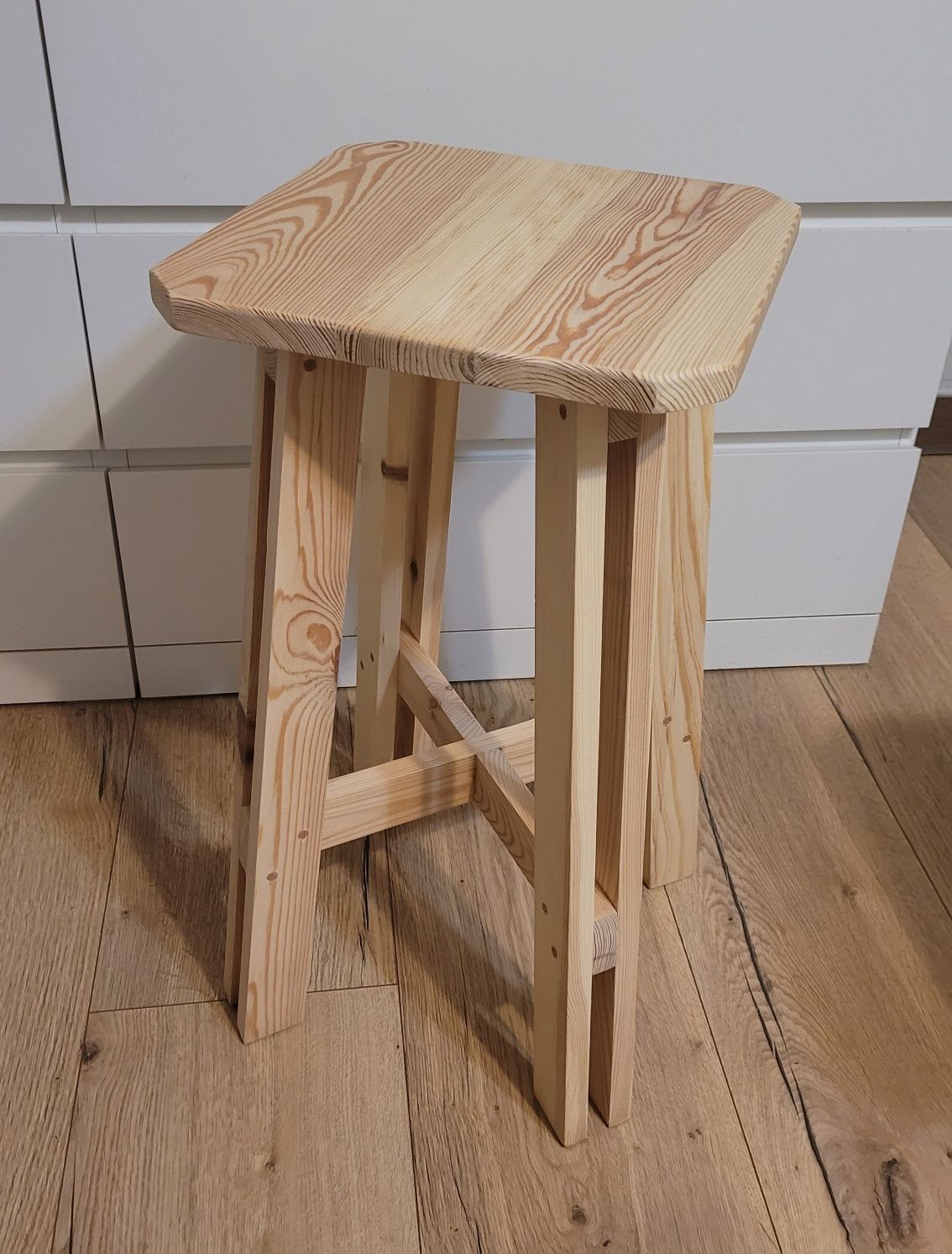 Taboret hoker sosnowy