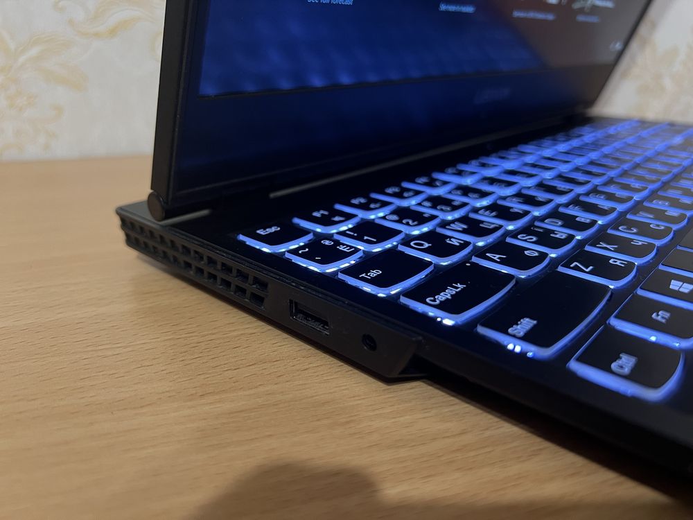 Ігровий ноутбук Lenovo legion y530 i5-8300h/gtx 1050/ssd/hdd/ddr4