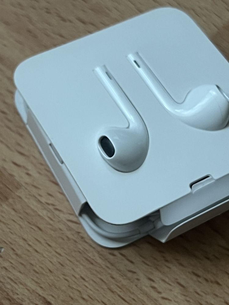 Оригинальные Apple EarPods Lightning из комплекта