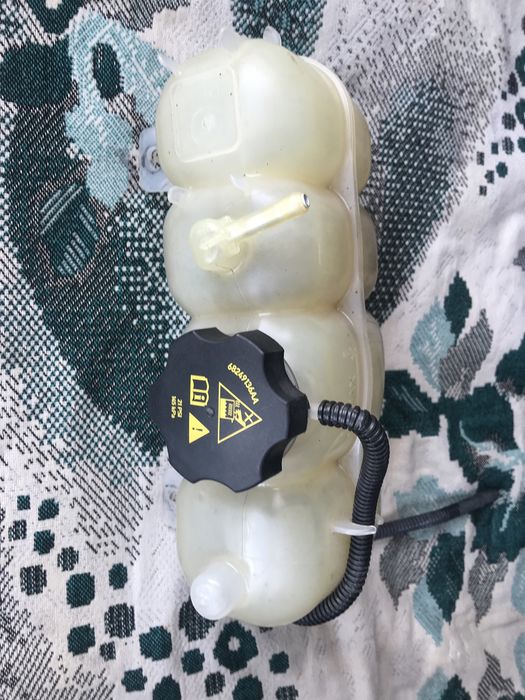 Бачок расширительний для Jeep Cherokee 2018-23 р/в з кришкой(всборе)