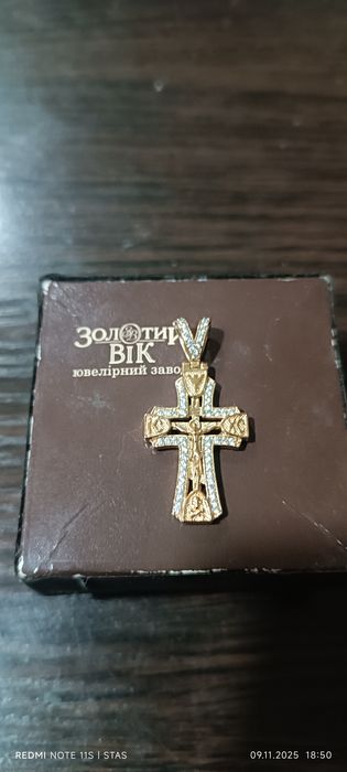 Хрест з камінням феоніт