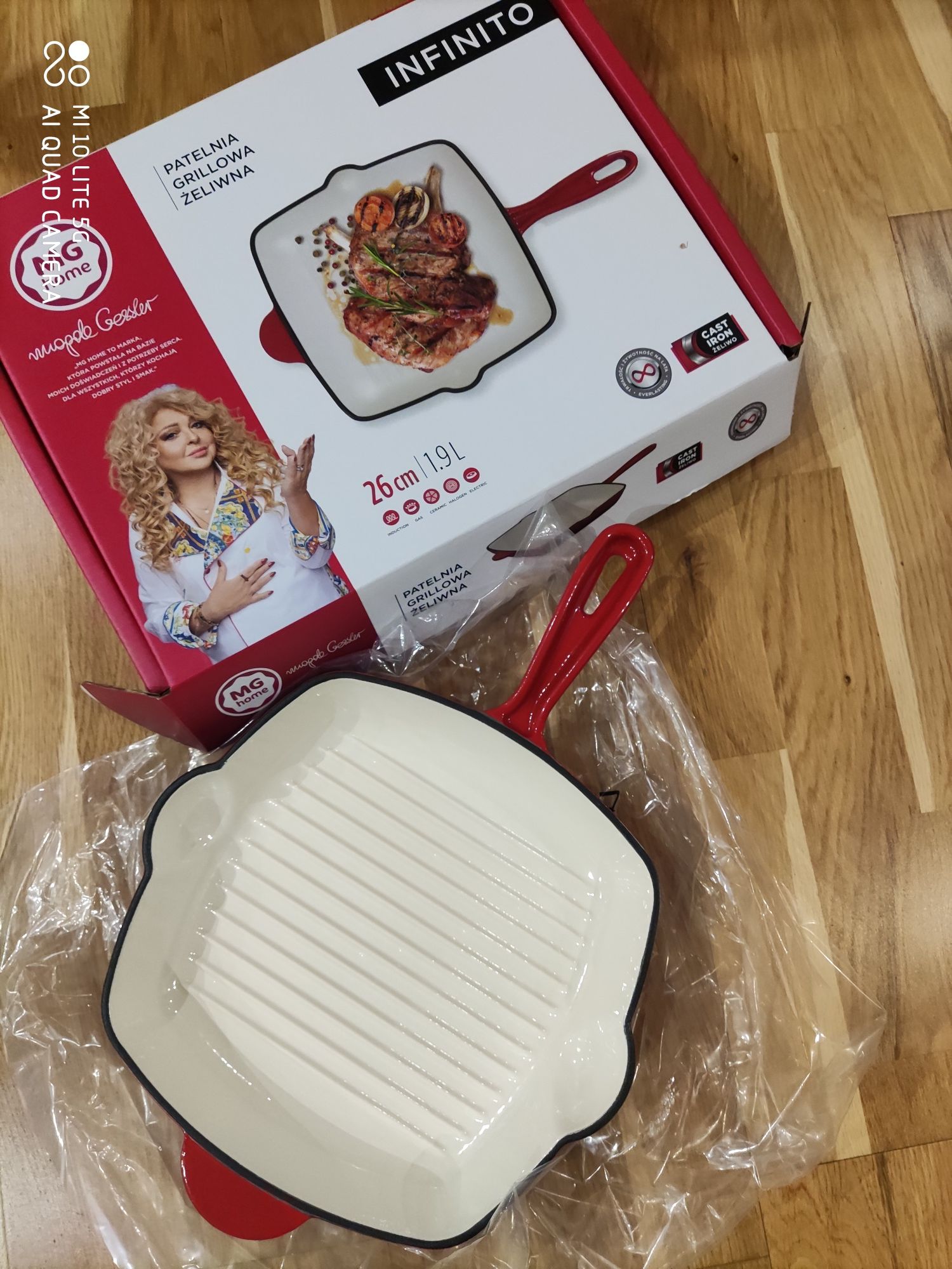 Nowa patelnia żeliwna grilowana