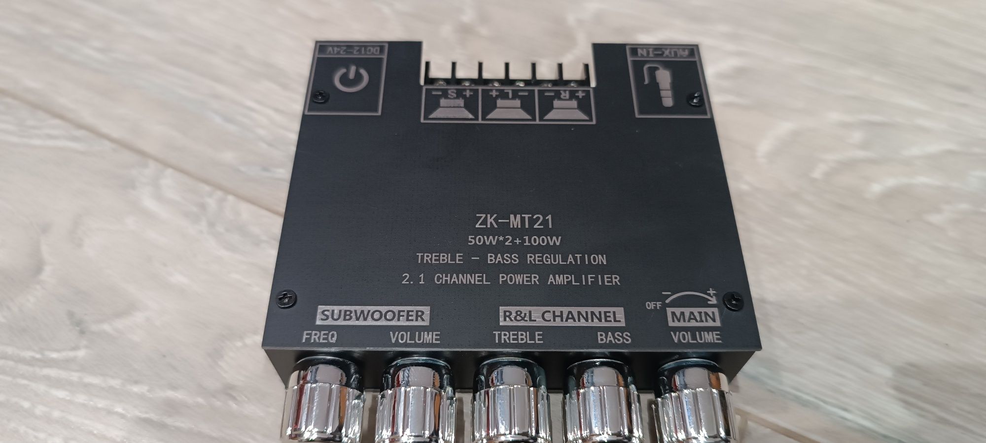 Miniaturowy wzmacniacz 2+1 bluetooth