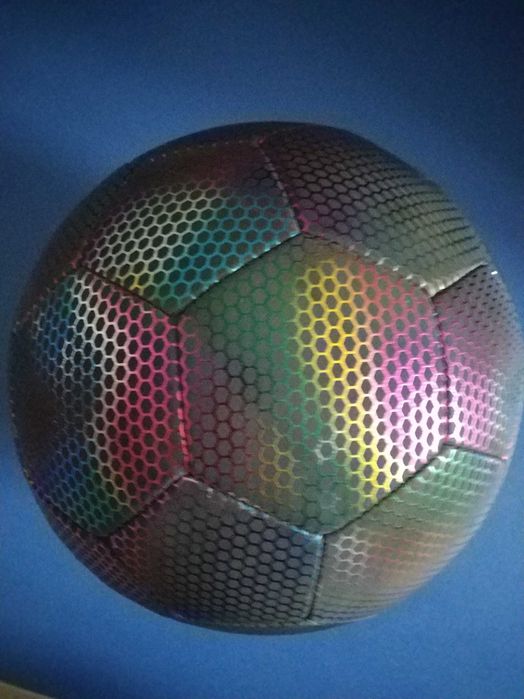 Футбольный м'яч який свiтиться в темрявi ,5 розмiр для асфальту