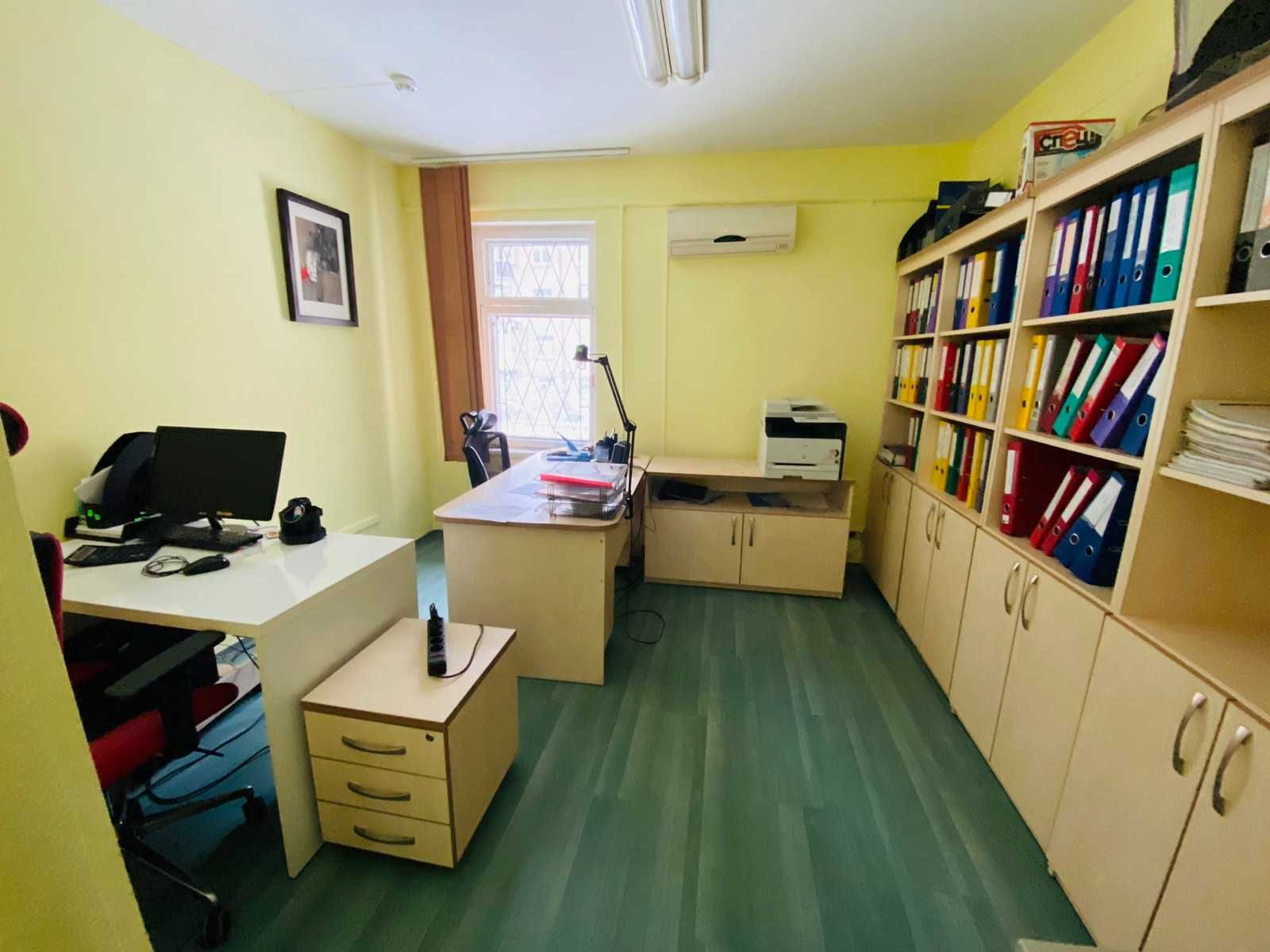 Будівля у центрі  Києва. метро Університет. 600 м.кв !