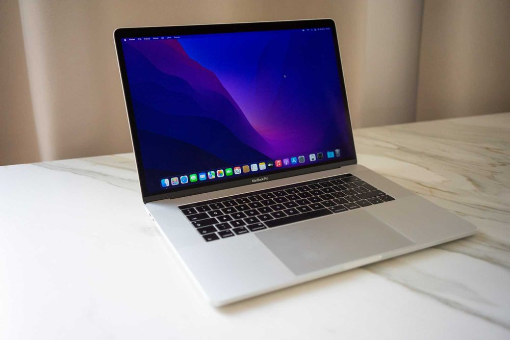 Macbook Pro 15 i7 256GB