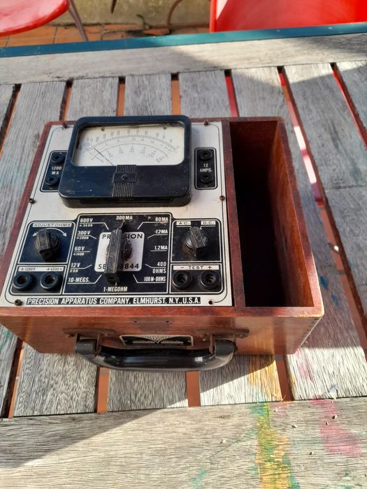 Amperimetro antigo.