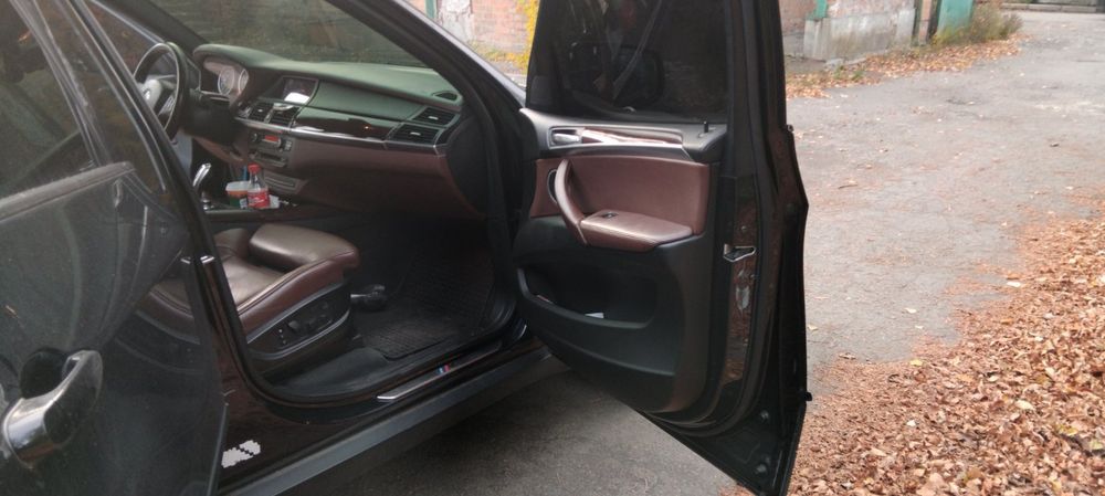 Продам BMW X5 4.4