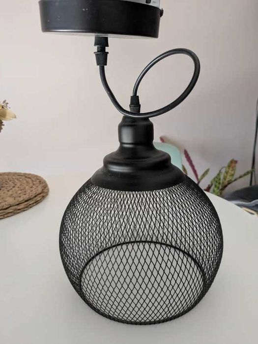 Candeeiro pendente em metal preto – 60W