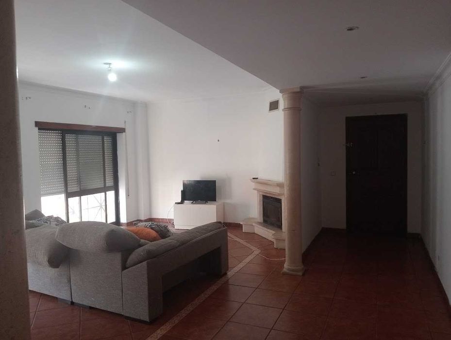 Arrendo apartamento T3 Próximo da estação do entroncamento.