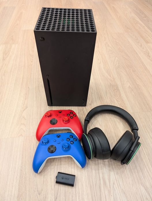 Xbox Series X 1 ТБ + 2 геймпада та навушники