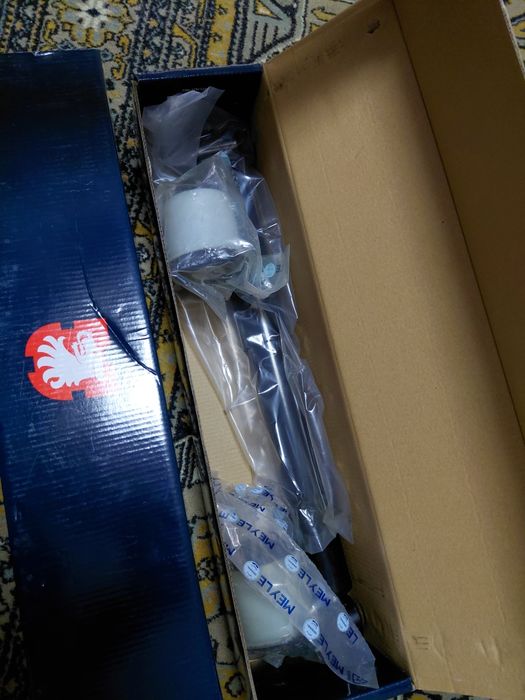 Задние амортизаторы на  Renault Megan 2+сайлентблок балки