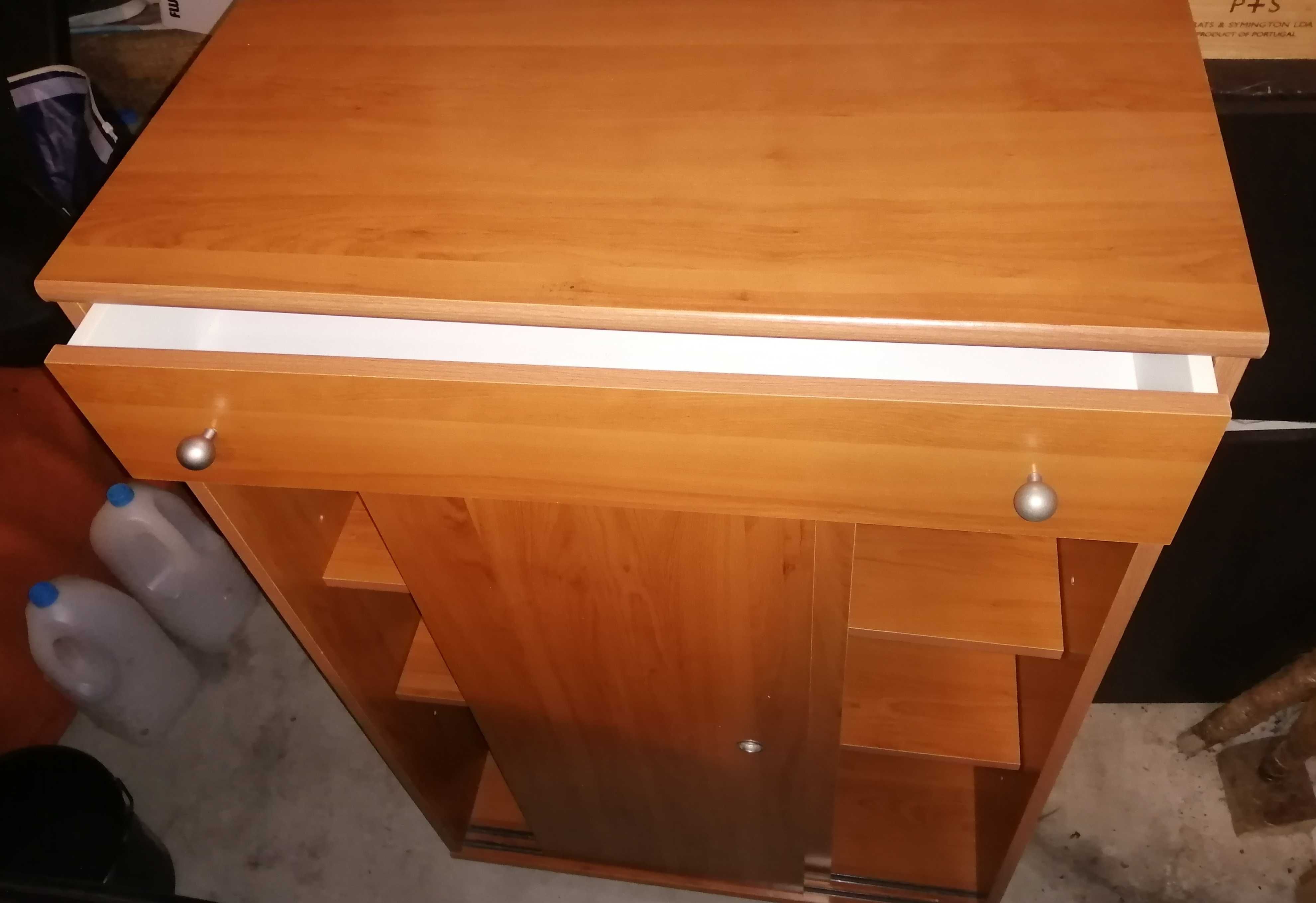 Armário estante com gaveta