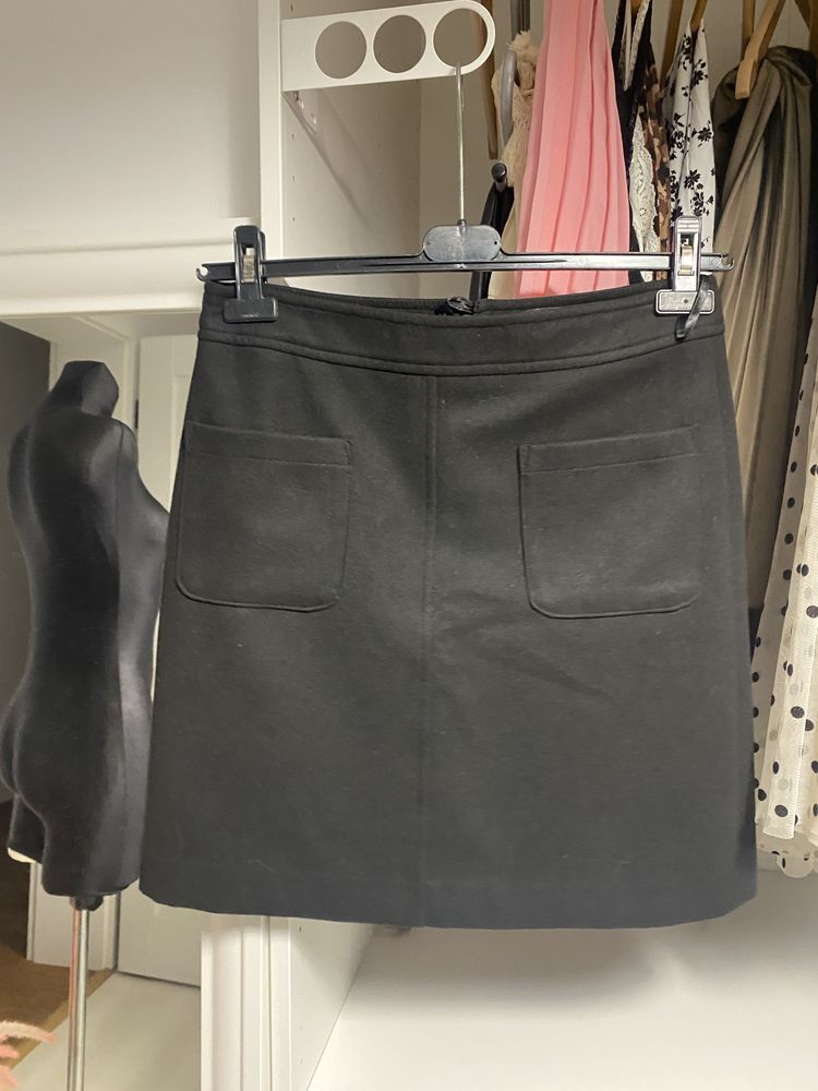 Czarna elegancka spódniczka grubszy materiał More & More M
