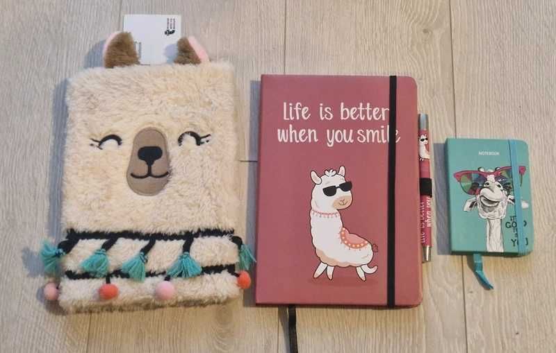 Zestaw trzech, uroczych notesow z alpakami/lamami i dlugopis