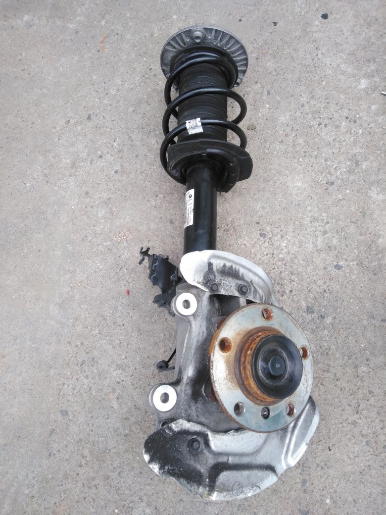 Bmw 3 f30,f31 kpl amortyzatorow + zwrotnice