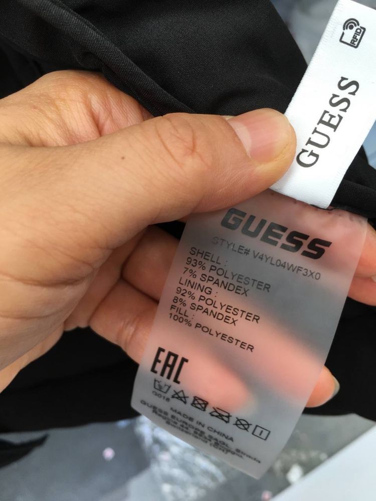 Куртка жіноча з капюшоном Guess