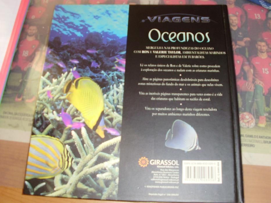 Livro "Viagens Oceanos" e livro "Viagens Floresta Tropical"