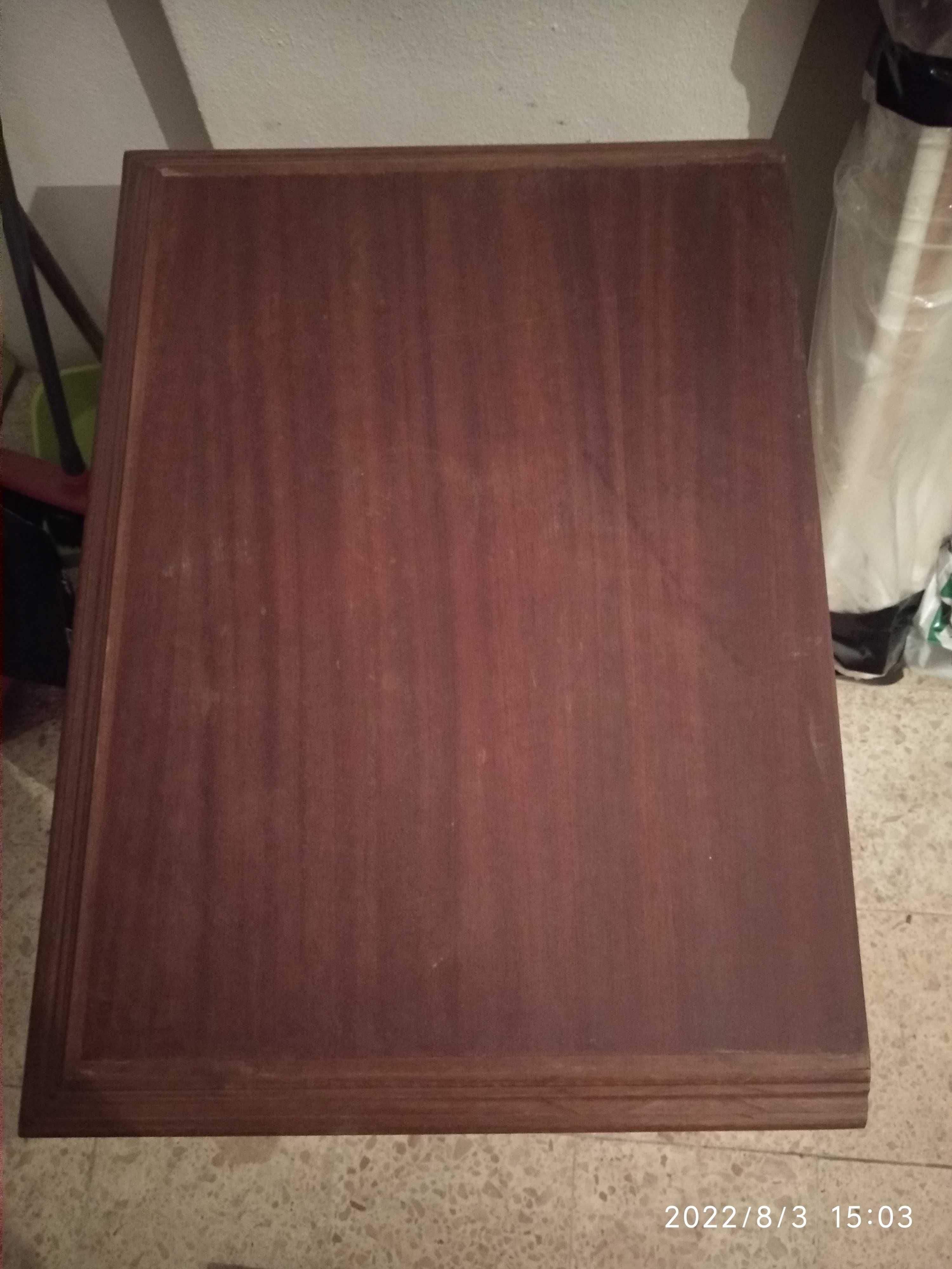 Mesa cabeceira em madeira
