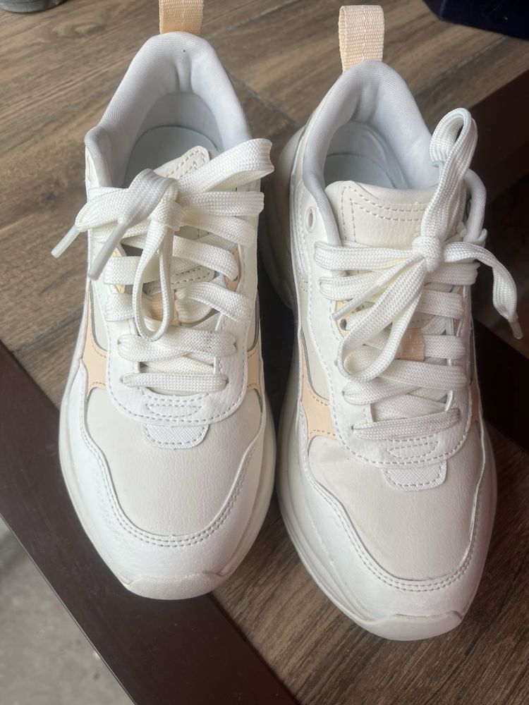 Продам женские кроссовки Puma, купленные в Европе