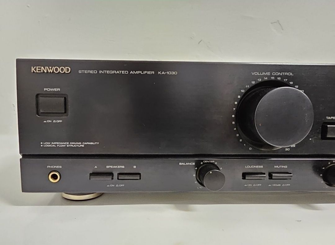 Wzmacniacz Kenwood KA-1030. 4 omy: 2x 85 W.