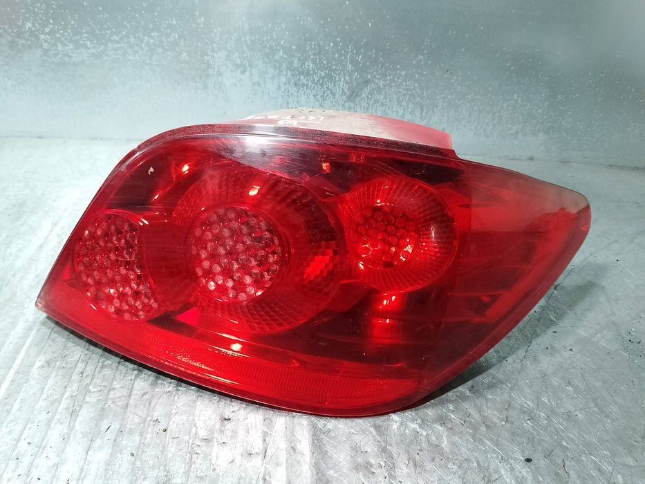 LAMPA TYLNA PRAWA PEUGEOT 307 LIFT 557674 HATCHBACK