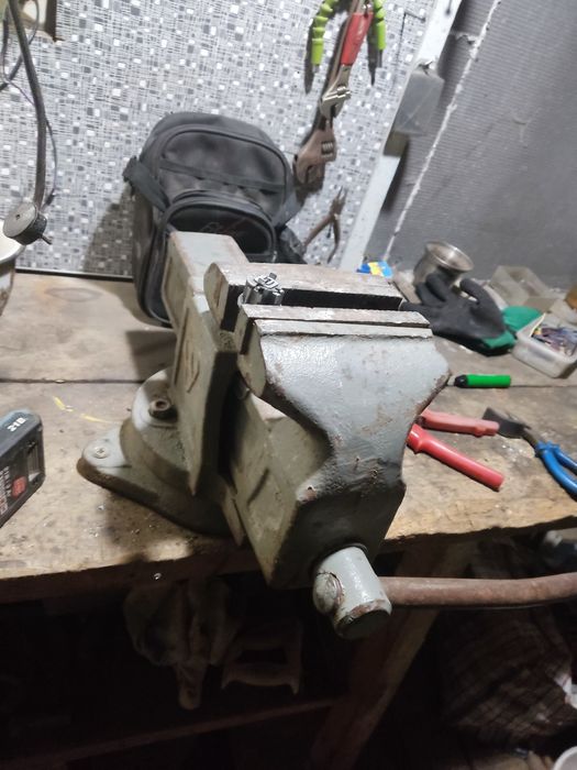 Тиски вага 25 кг.