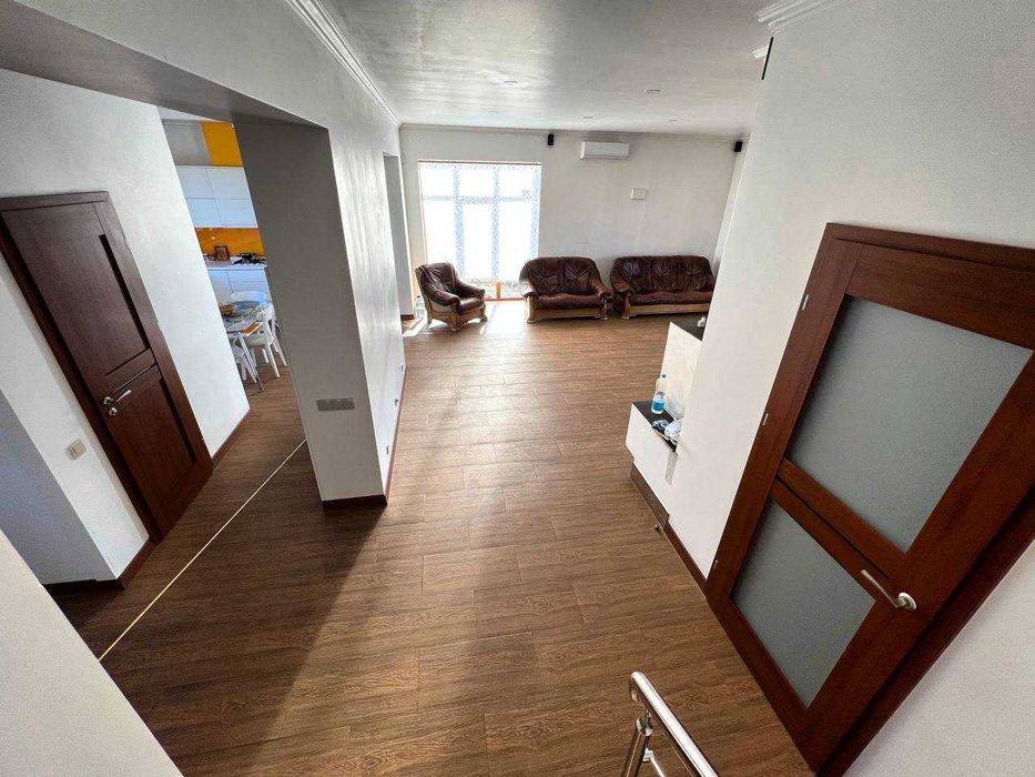 Жилий дім200м2+0,25га.Камін,сонячні панелі,електро/твердопалевний котл