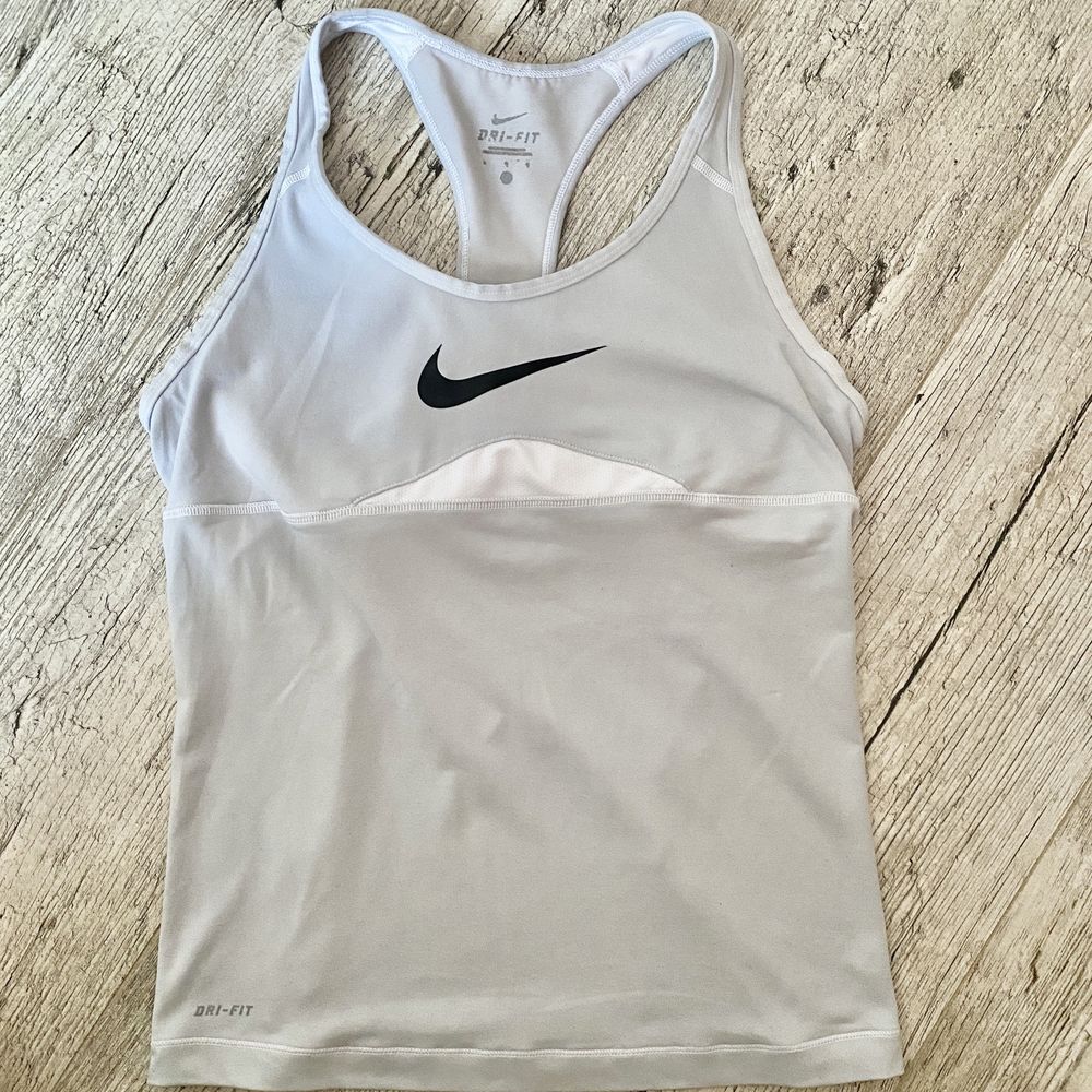 Женская майка для фитнеса Nike dri-fit