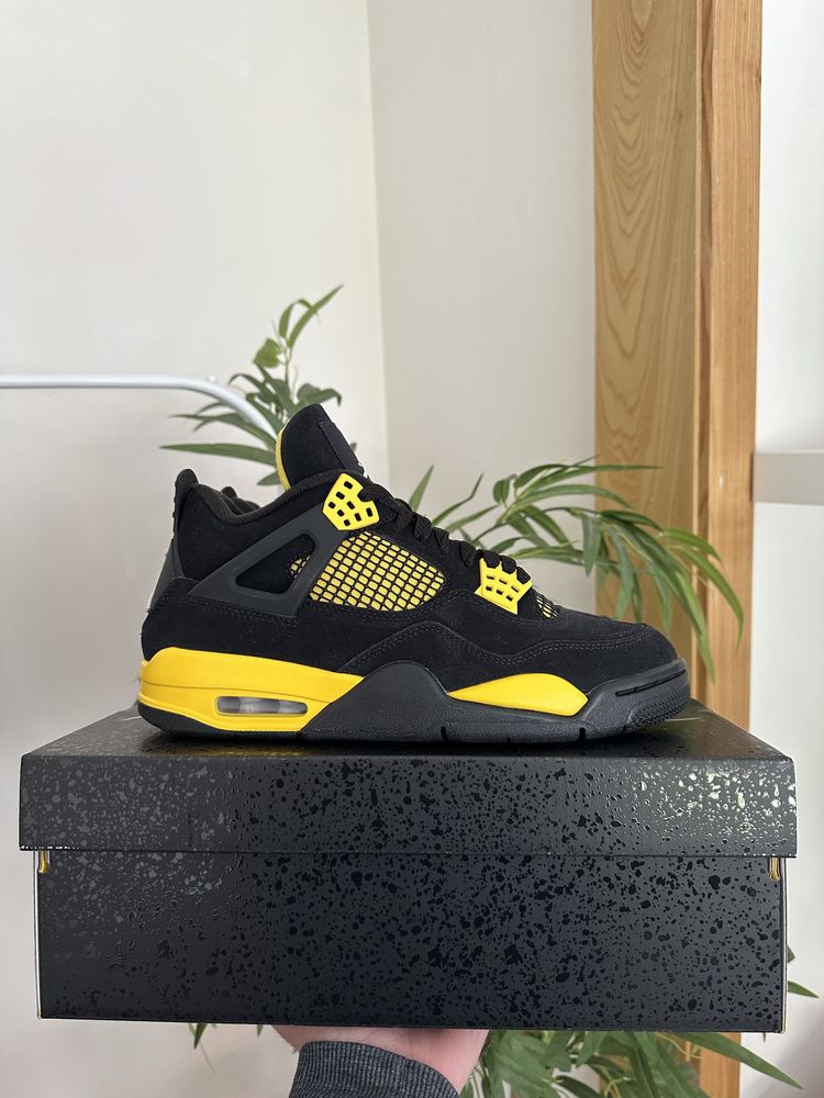 Jordan 4 Thunder Yellow