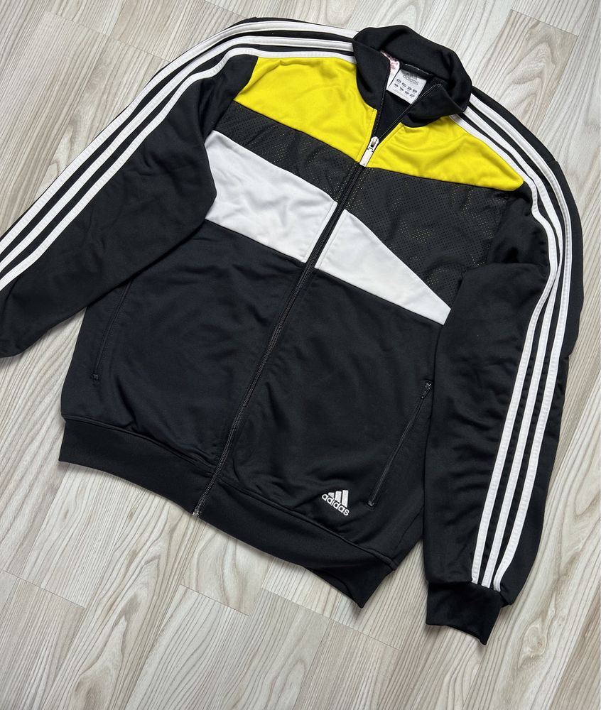 Adidas rozpinana