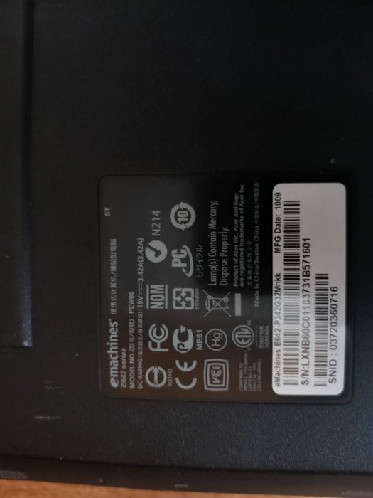 Emachines e642 на запчастини (корпус, кулер, петлі тощо)