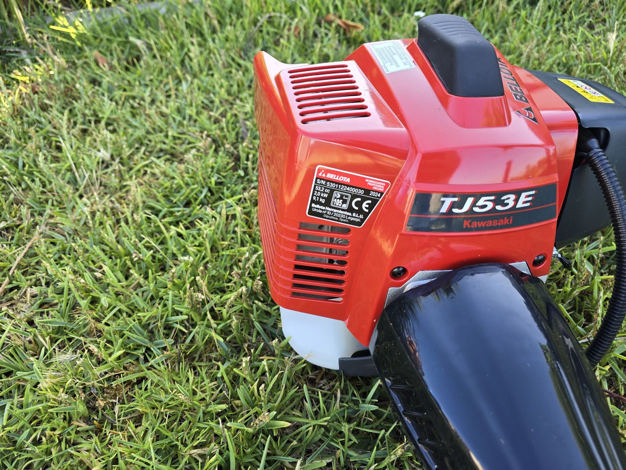 Roçadora Bellota Profissional DB5300E / Kawasaki 2T 53CC
