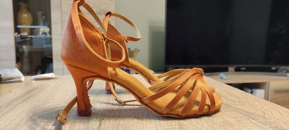 Buty do tańca róż. 39